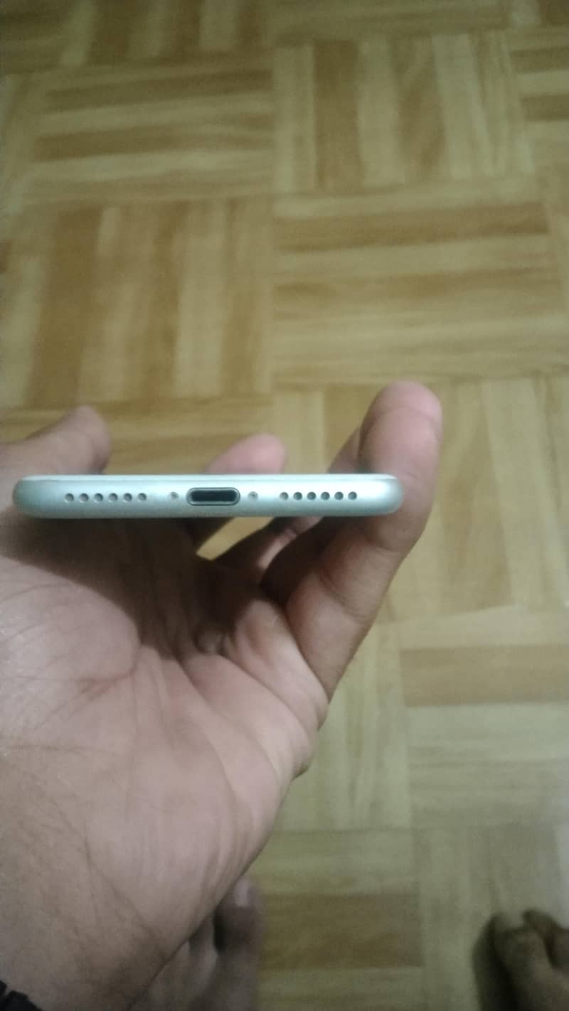 Apple iPhone 7 4
