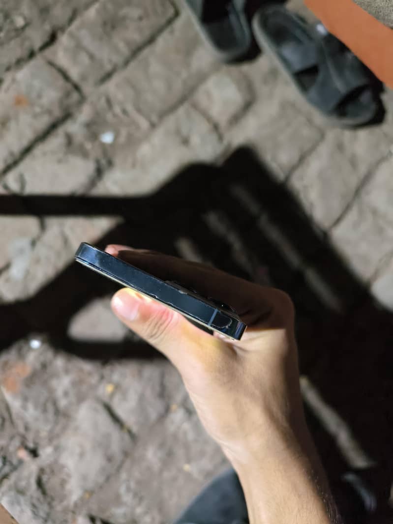 Apple iPhone 13 Pro Max 4