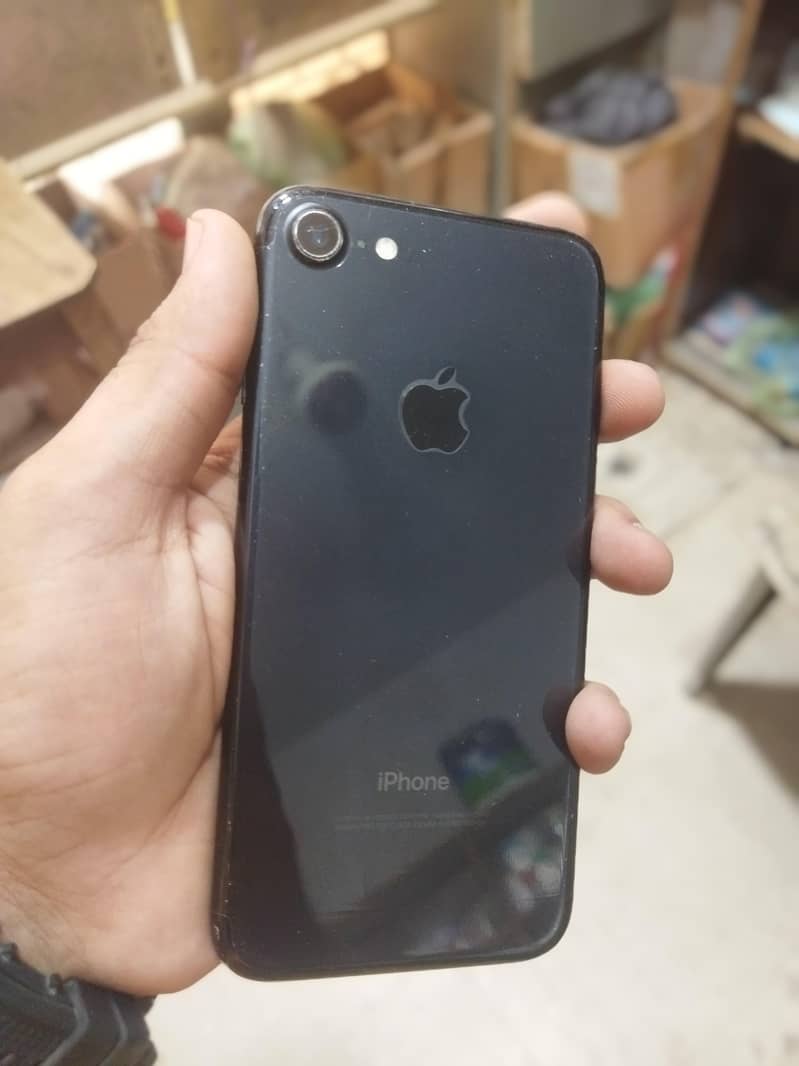 Apple iPhone 7 2