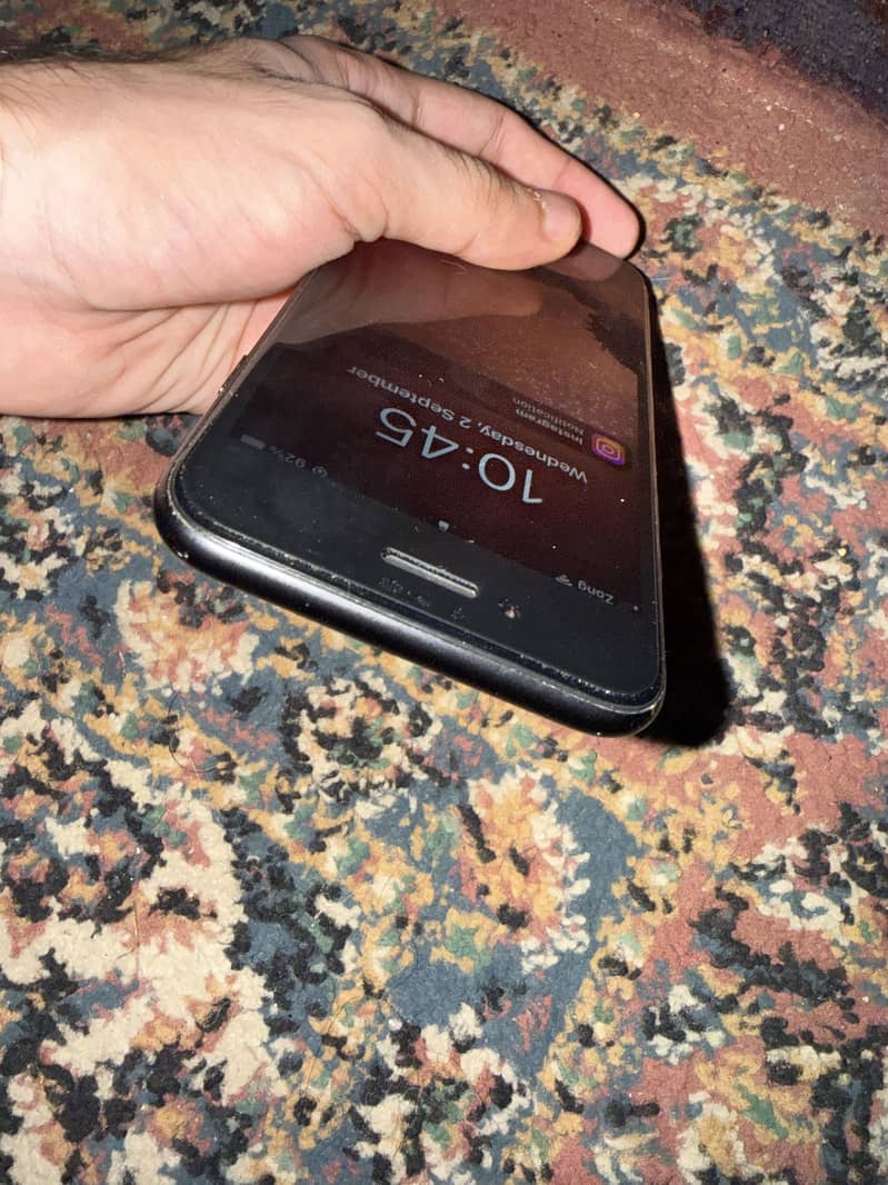 Apple iPhone 7 3