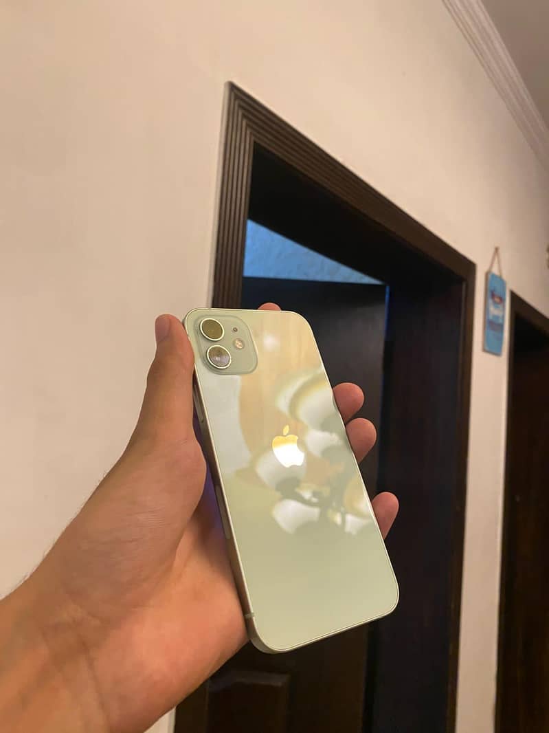 Apple iPhone 12 6