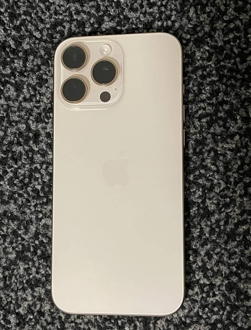 Apple iPhone 16 Pro Max 1