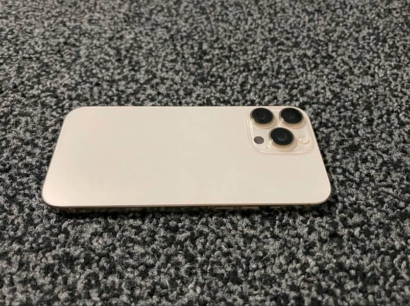 Apple iPhone 16 Pro Max 2