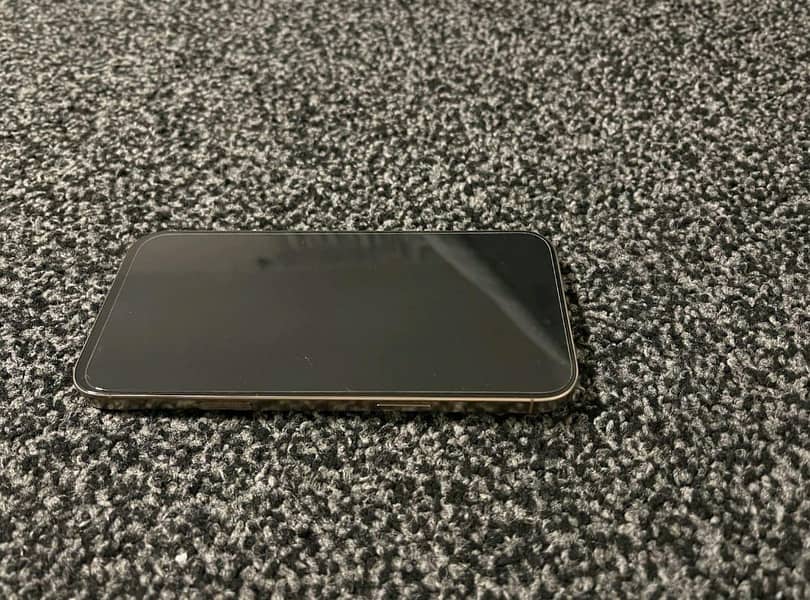 Apple iPhone 16 Pro Max 3