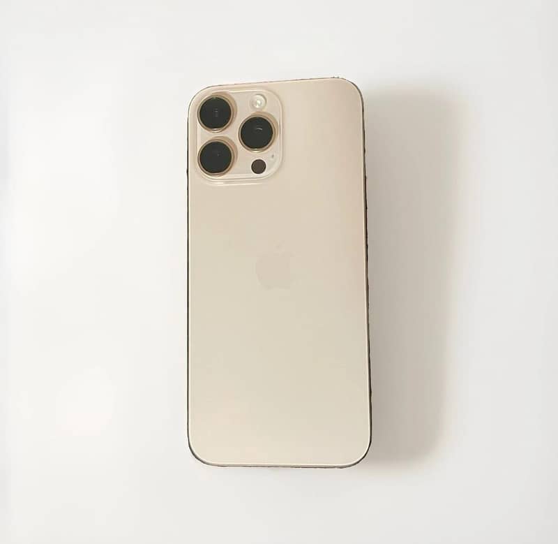 Apple iPhone 16 Pro Max 0