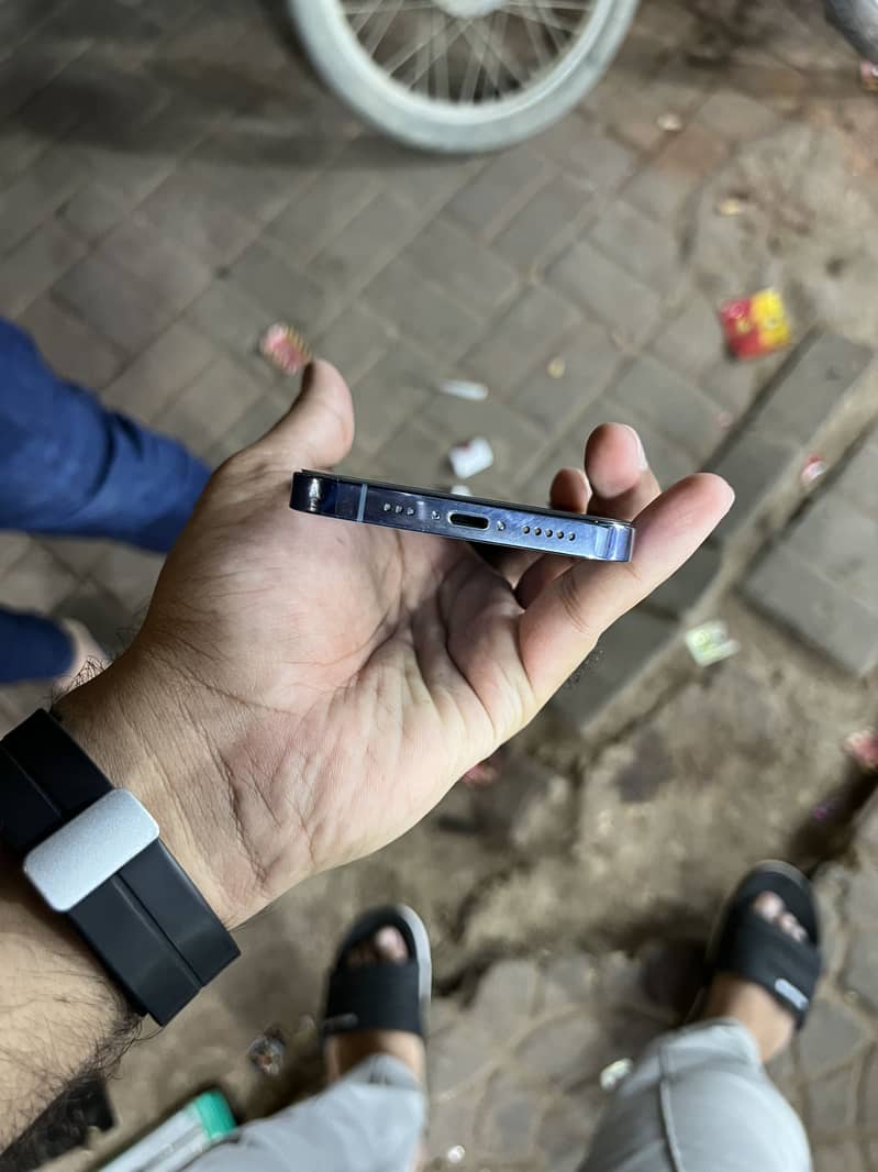 Apple iPhone 13 Pro 1