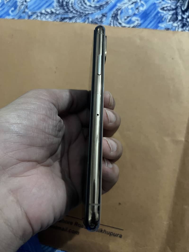 Apple iPhone XS 3