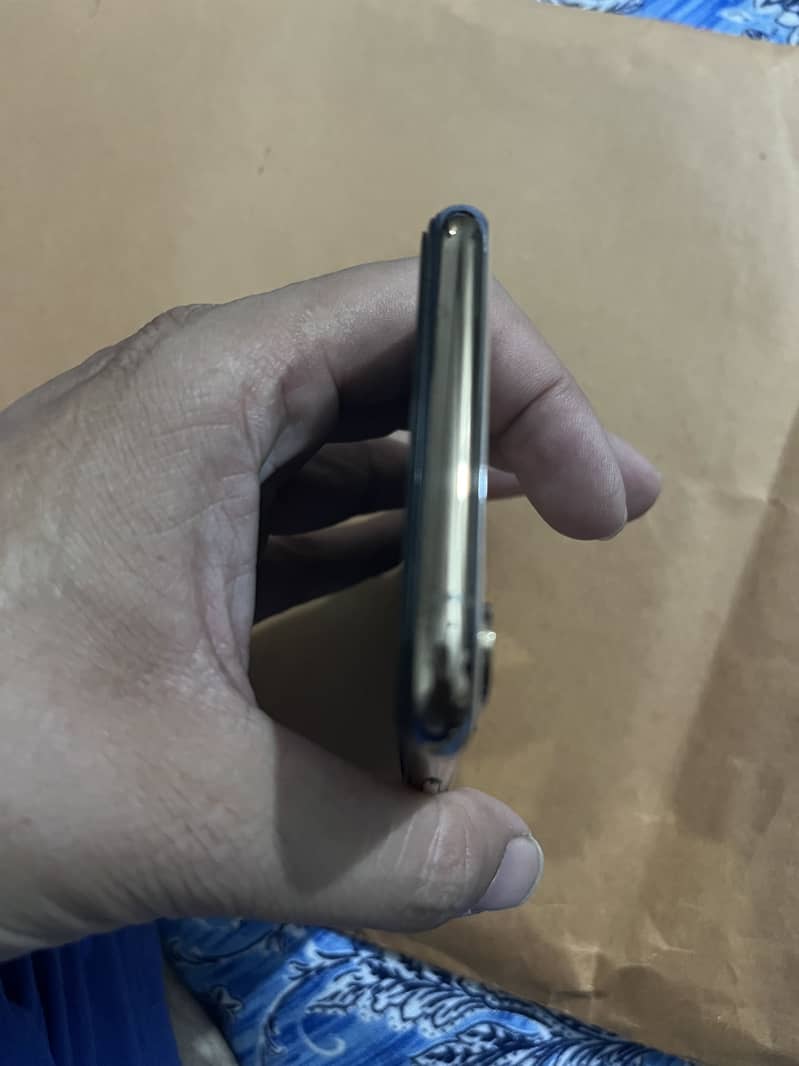 Apple iPhone XS 5