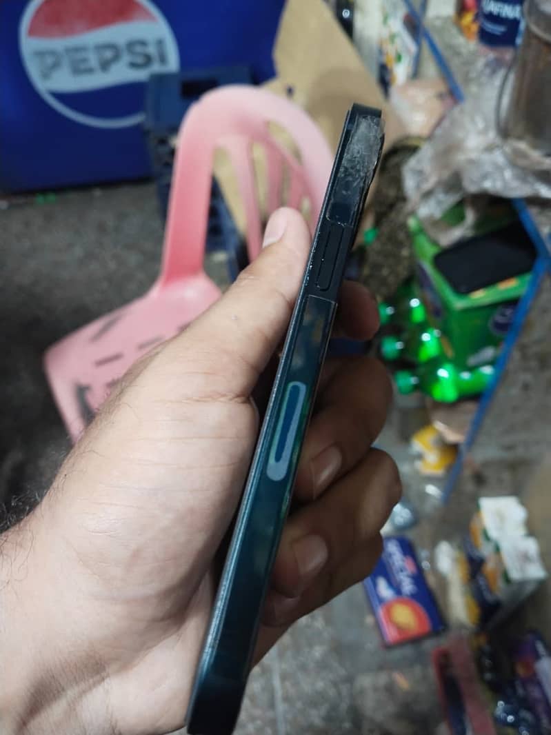 Apple iPhone 13 4