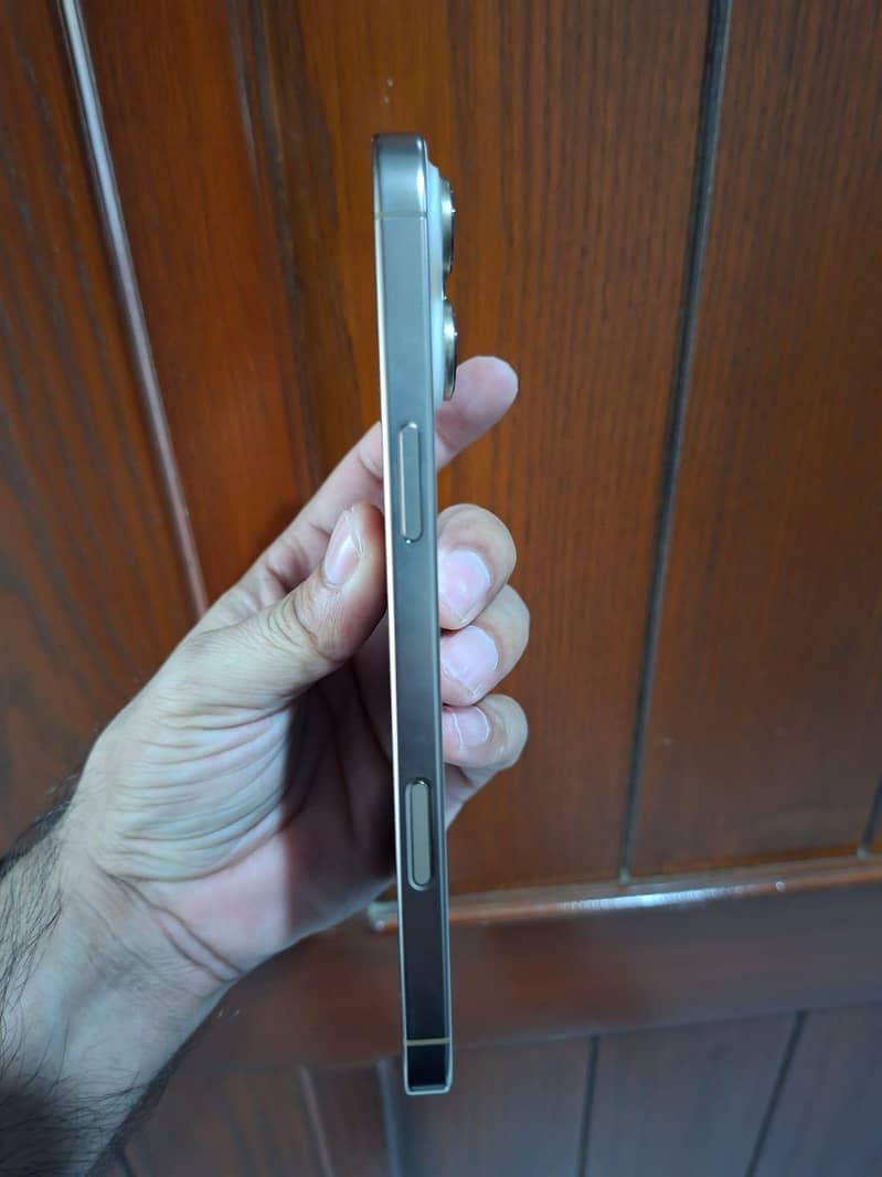Apple iPhone 16 Pro Max 3