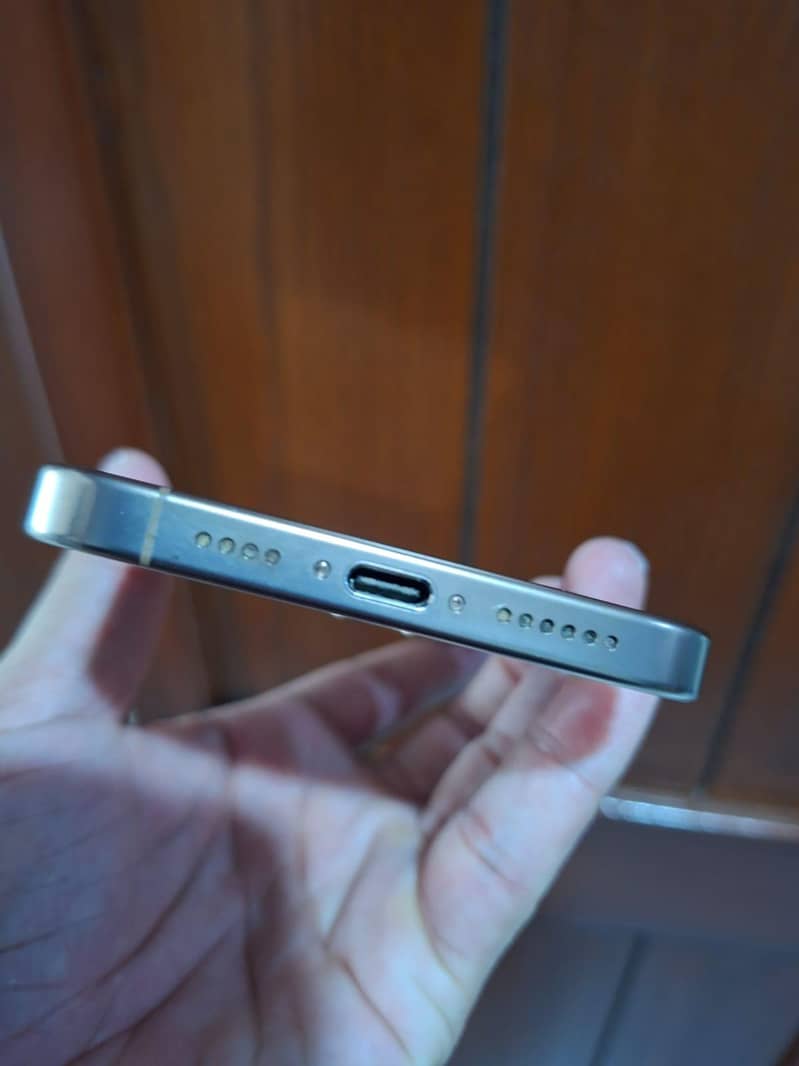 Apple iPhone 16 Pro Max 5