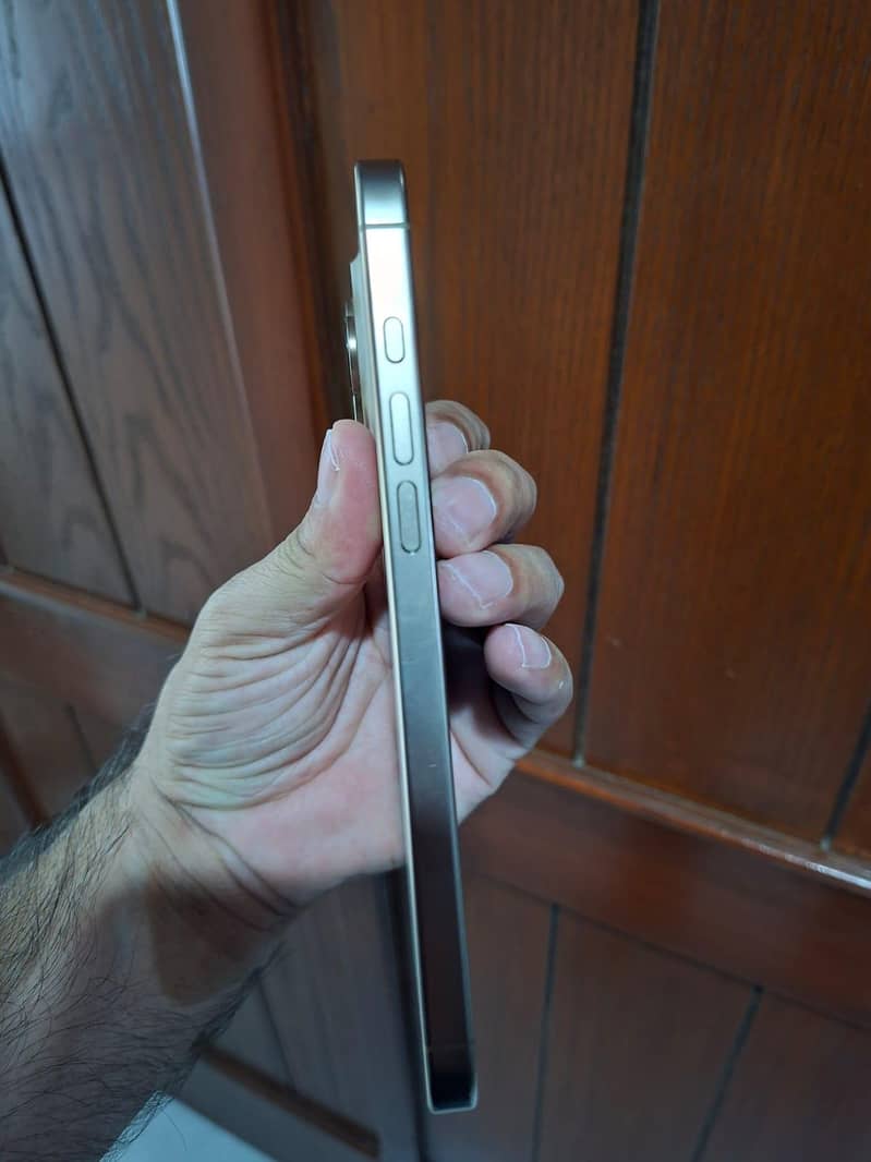 Apple iPhone 16 Pro Max 8