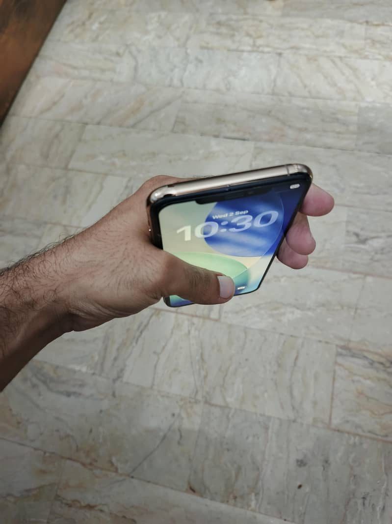 iPhone 11 Pro Max 6