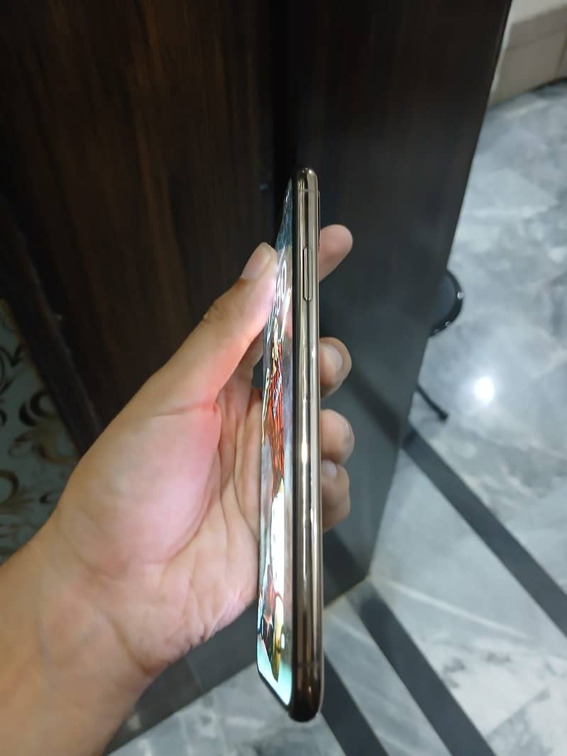 Apple iPhone XS Max 2