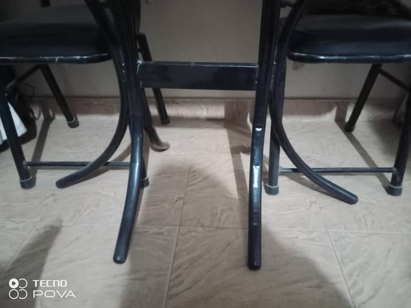 DINING TABLE 4