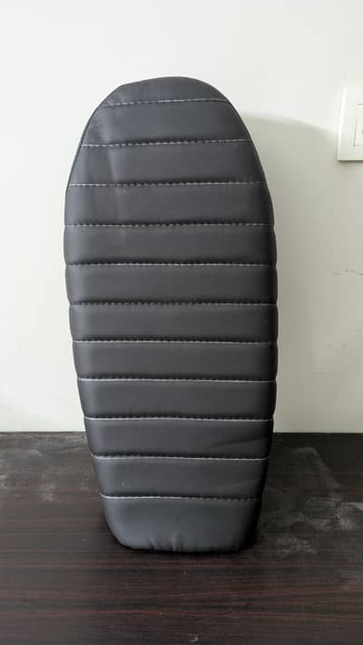 Cafe racer seat