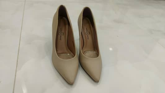 Mocciani Original Light Brown Heels