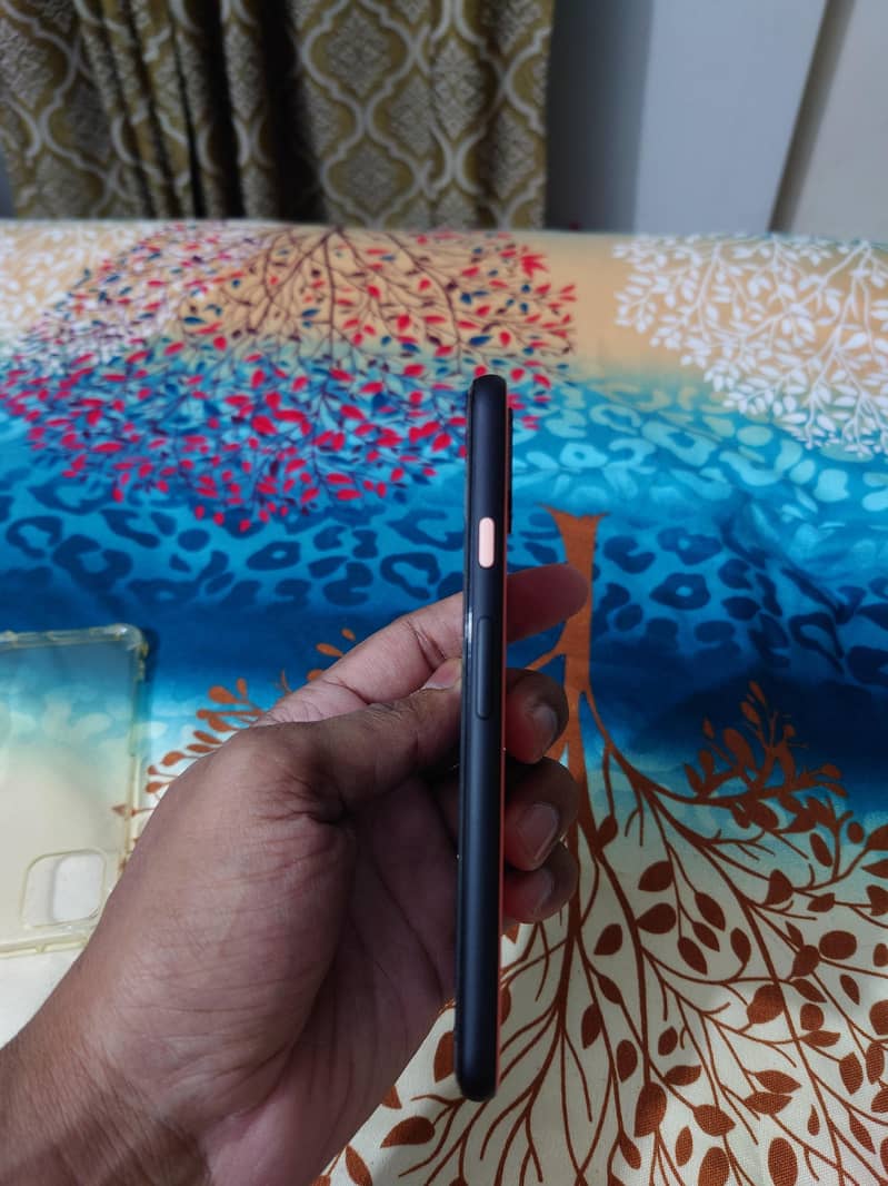 Google Pixel 4 3