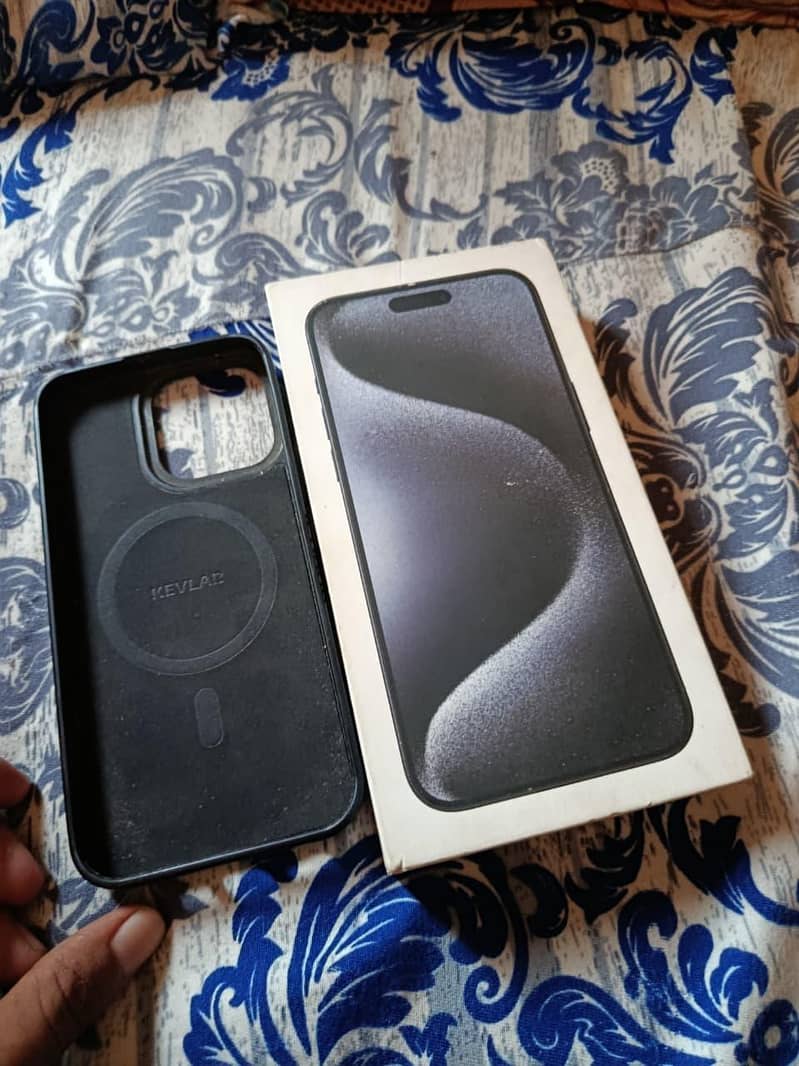 Apple iPhone 15 Pro Max 4