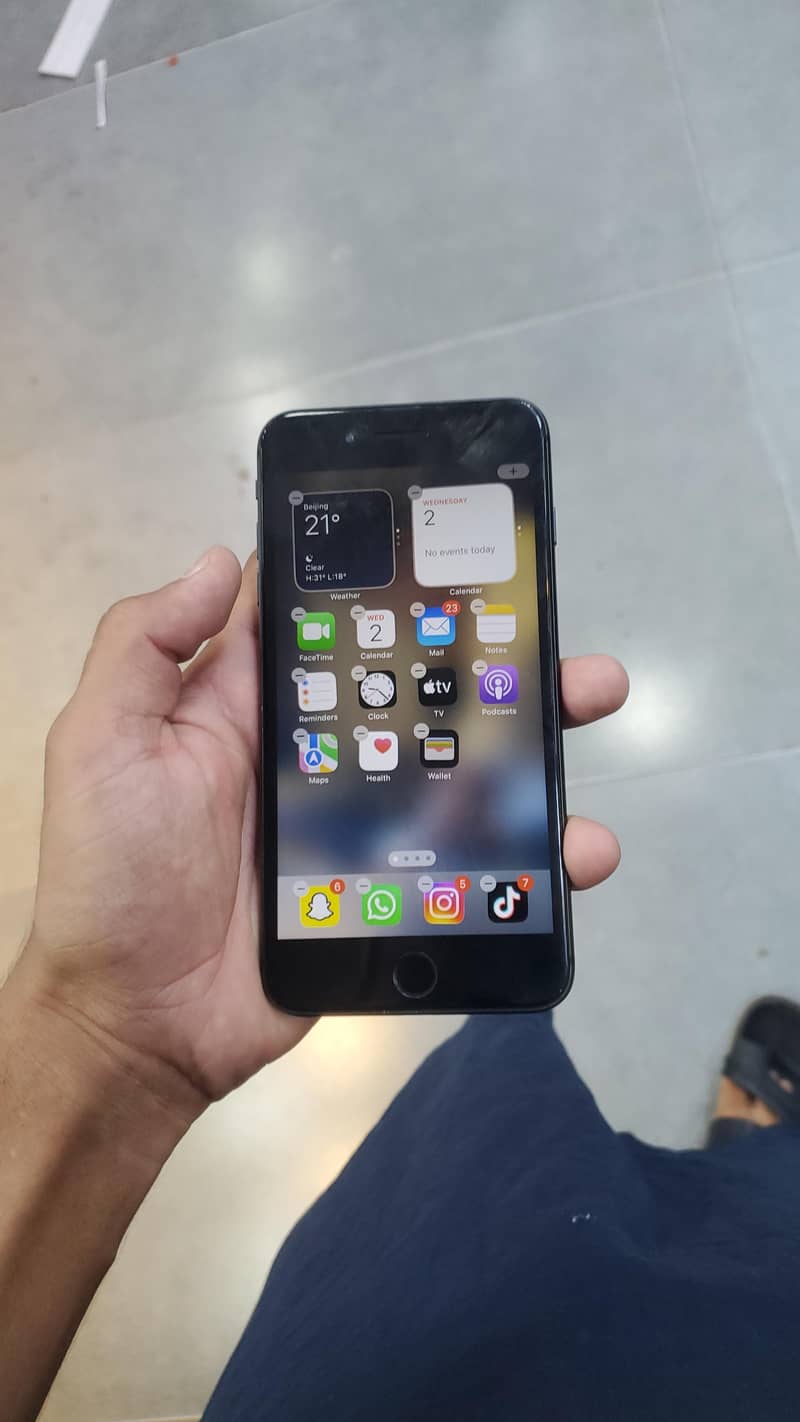 Apple iPhone 8 Plus 11