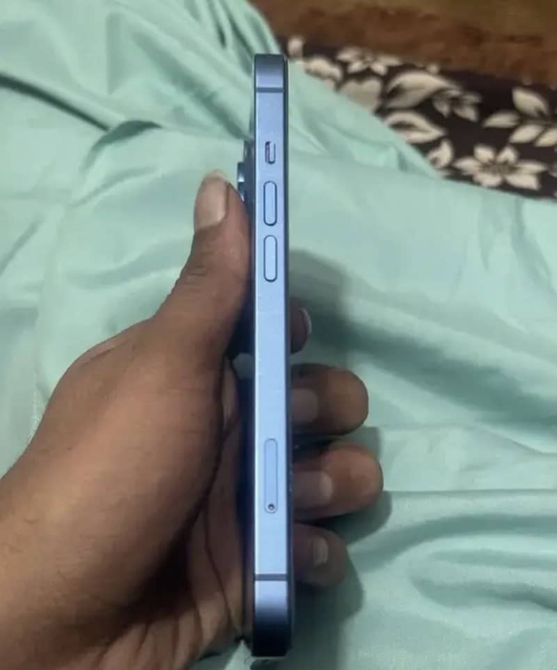 Apple iPhone 13 1