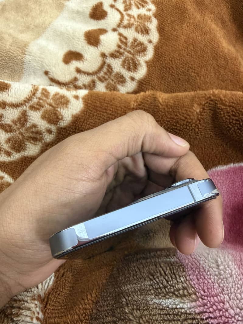 Apple iPhone 13 Pro 2