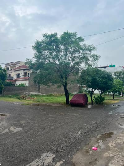 Ideal Option For Hostel Purpose & Silent Office 1 Kanal Cornar + Facing Park Plot For Sale Near Ucp University & Shaukat Khanam Chowk