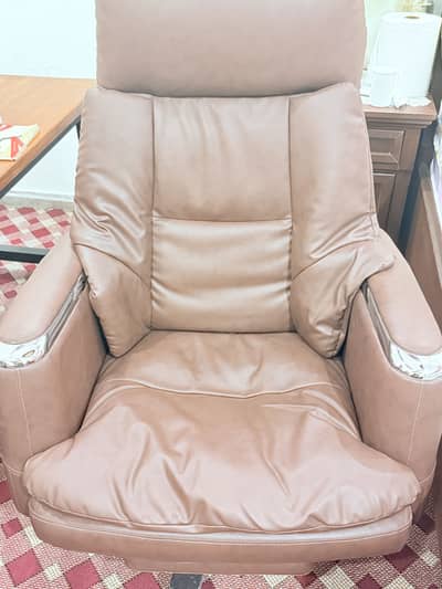Executive Luxury Chair - slightly used - 10/10 condition - PKR 65,000