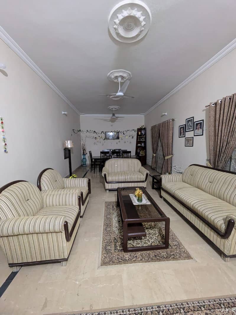 Beige sofa set 0
