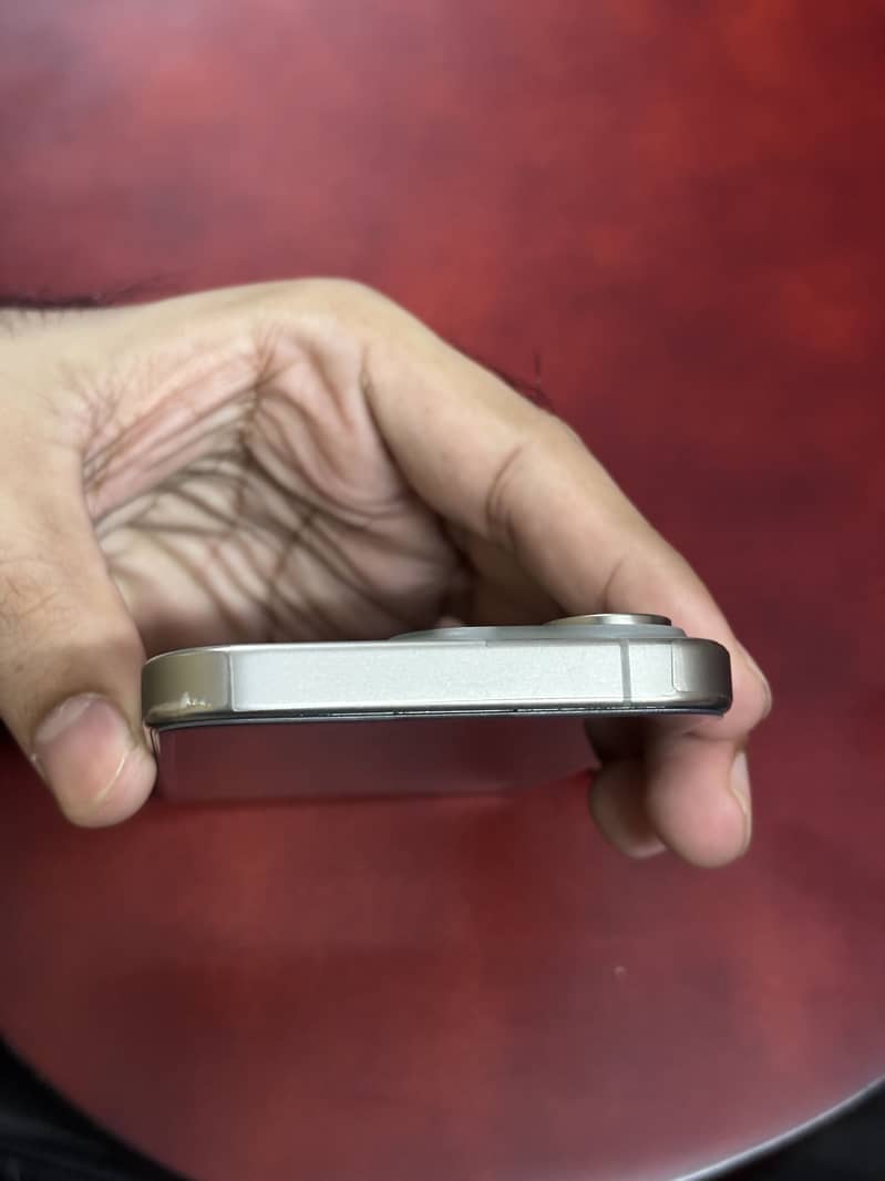 Apple iPhone 15 Pro 2