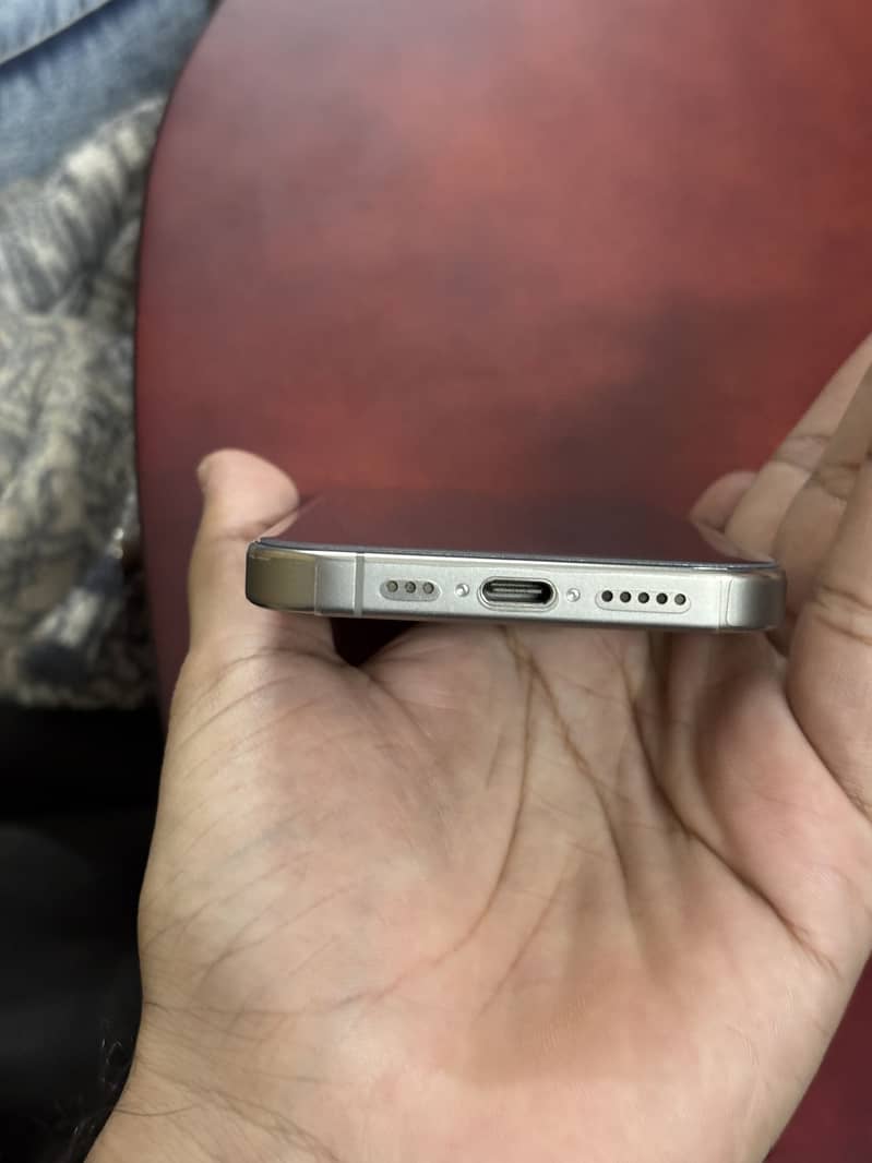 Apple iPhone 15 Pro 4