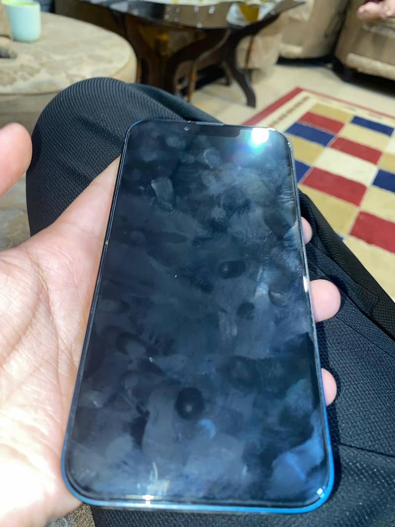 Apple iPhone 13 5