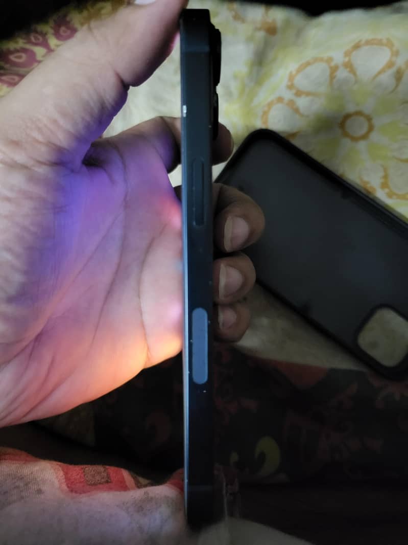 Apple iPhone 13 2