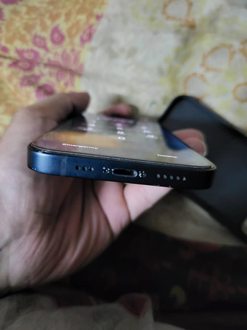Apple iPhone 13 4