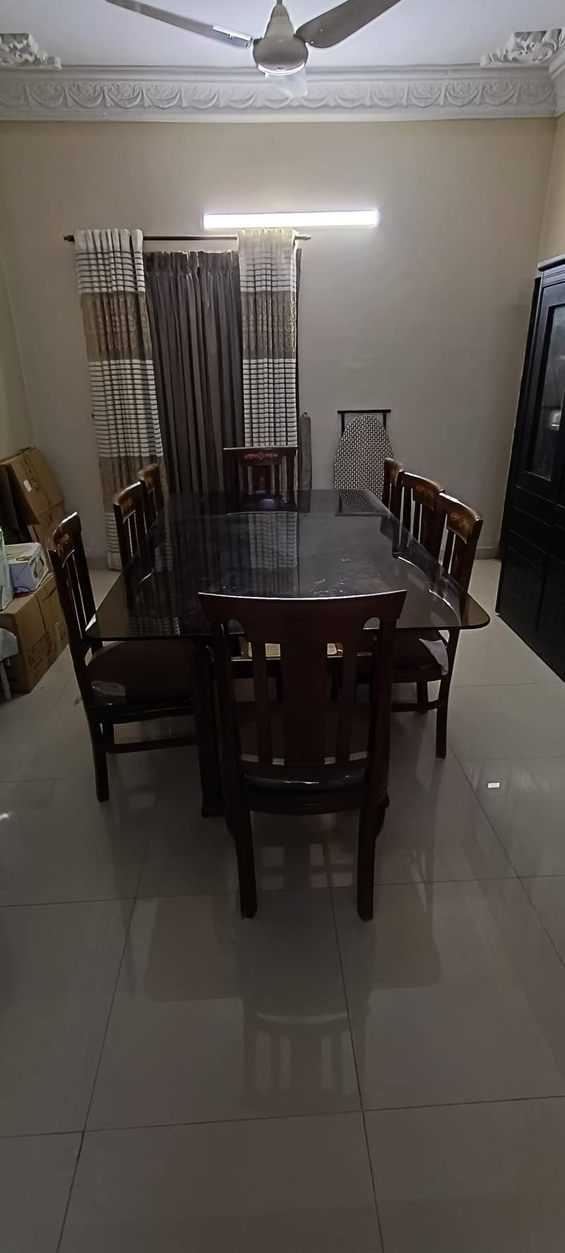 Dining table 0