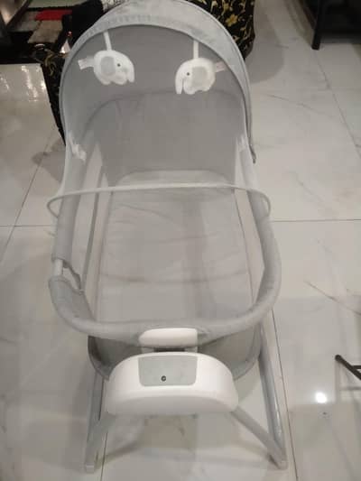 brand new dibba pack beautiful bassinet.