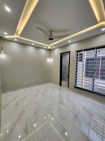 BRAND NEW LUXURY 5 MARLA HOUSE AVAILABLE FOR SALE IN PARK VIEW CITY LHR