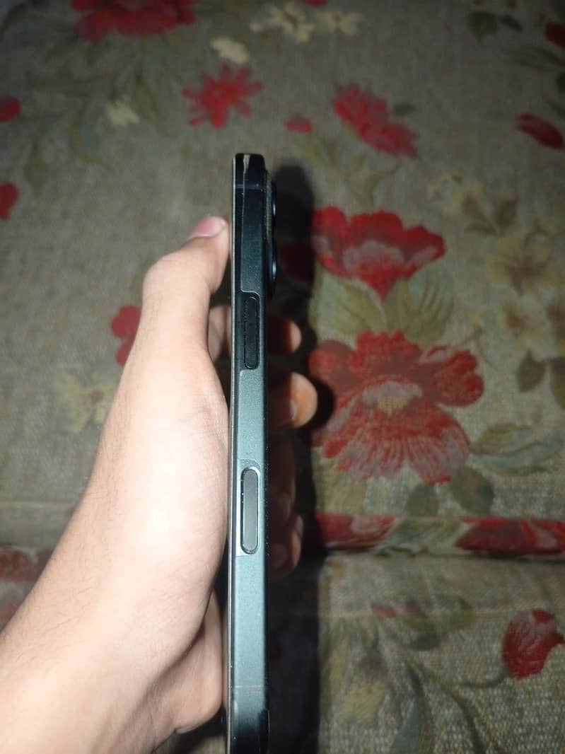 Apple iPhone 16 5