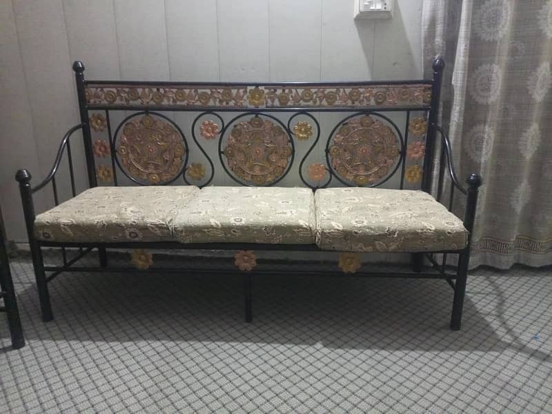 iron sofa 0