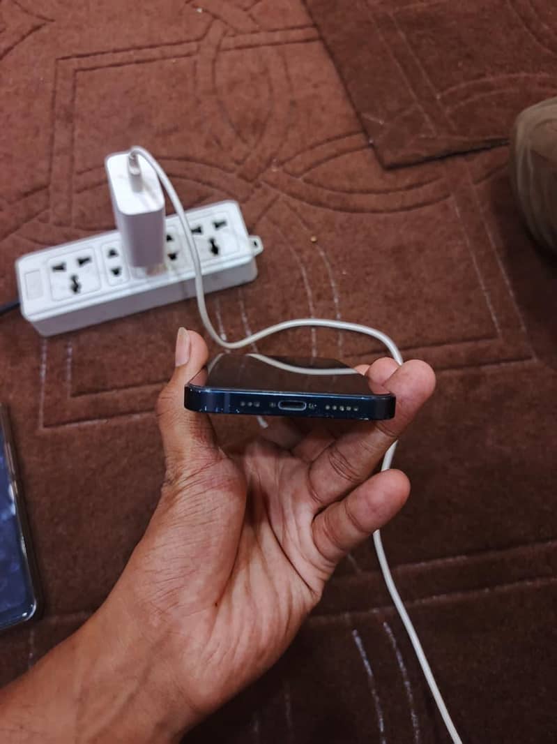 Iphone 13 4