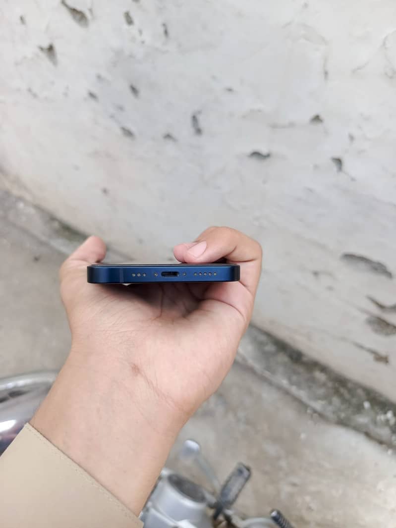 Apple iPhone 13 1