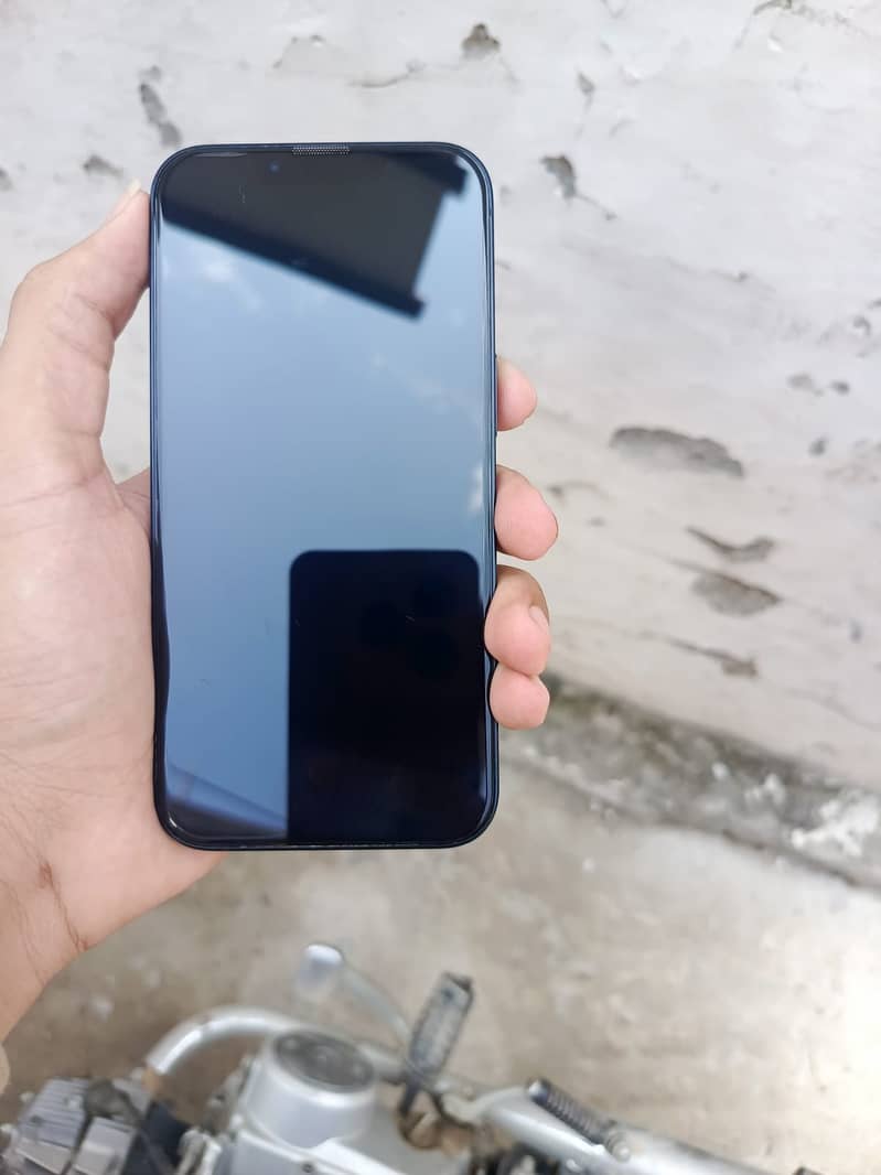 Apple iPhone 13 2
