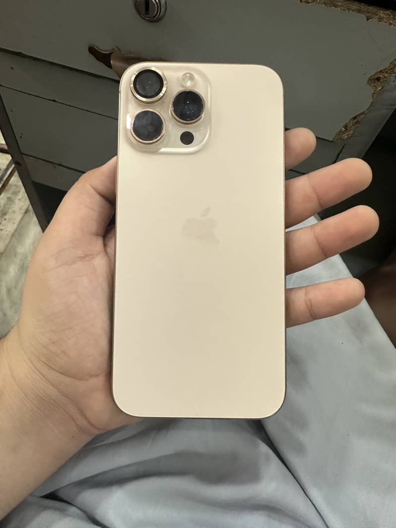 Apple iPhone 16 Pro Max 3
