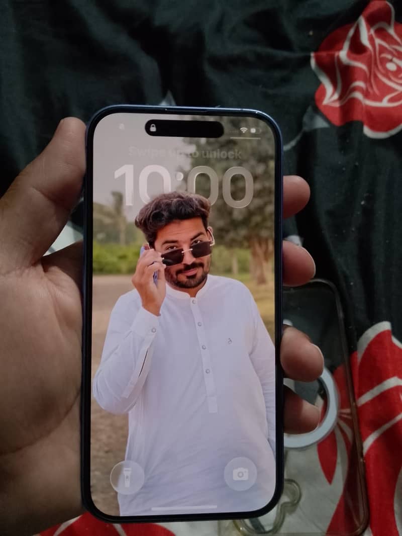 Apple iPhone 16 6