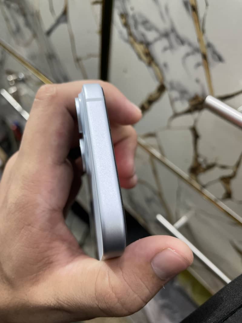 Apple iPhone 15 2