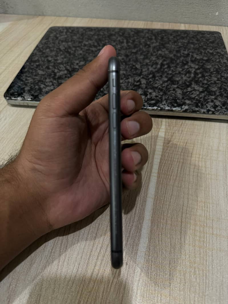 Apple iPhone 11 3
