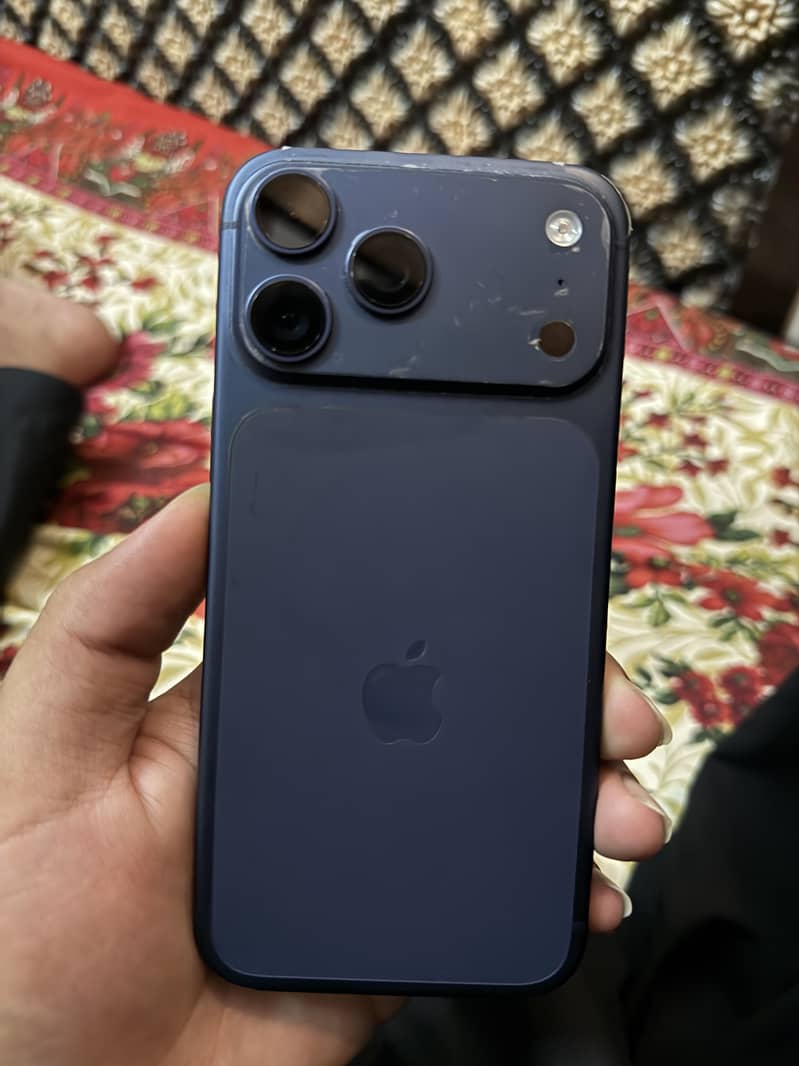 Apple iPhone 17 Pro Max 3