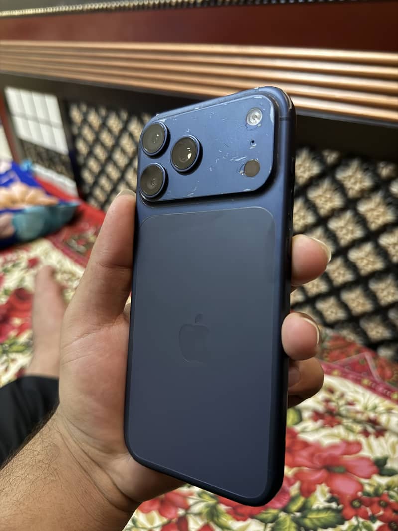 Apple iPhone 17 Pro Max 4