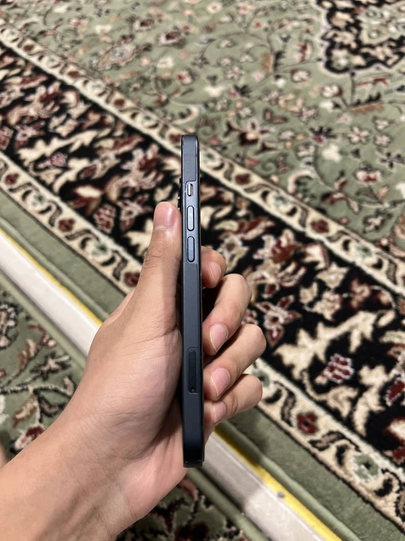 Apple iPhone 13 6
