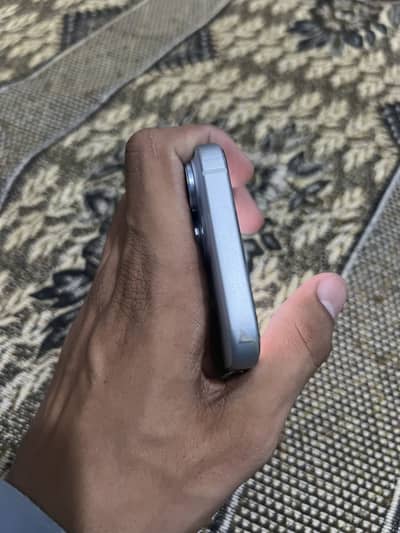 Apple iPhone 15
